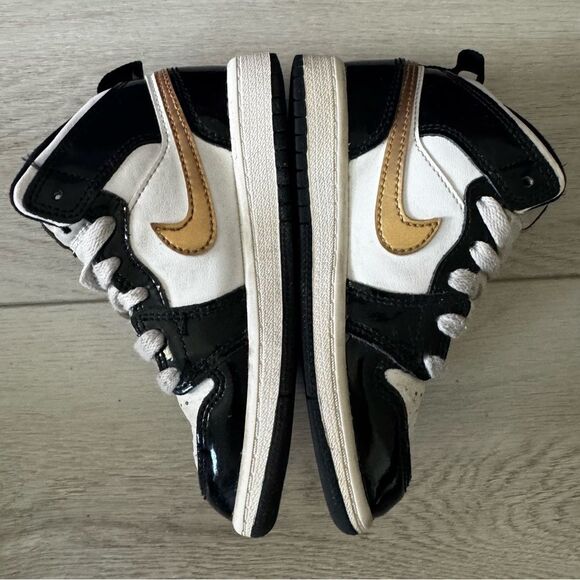 Nike Air Jordan 1 Mid SE (PS) Shoes Black/Metallic Gold BQ6932-007 Kids Size 11c - Picture 5 of 11